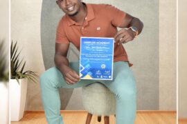 Asistente del congreso con su diploma