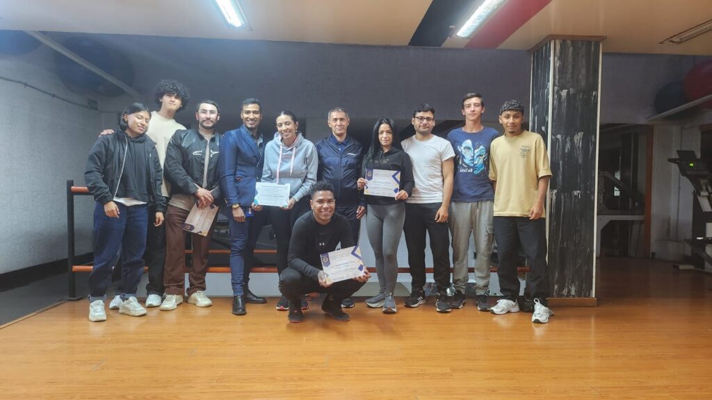 Asistentes al Diplomado con su certificado respectivo