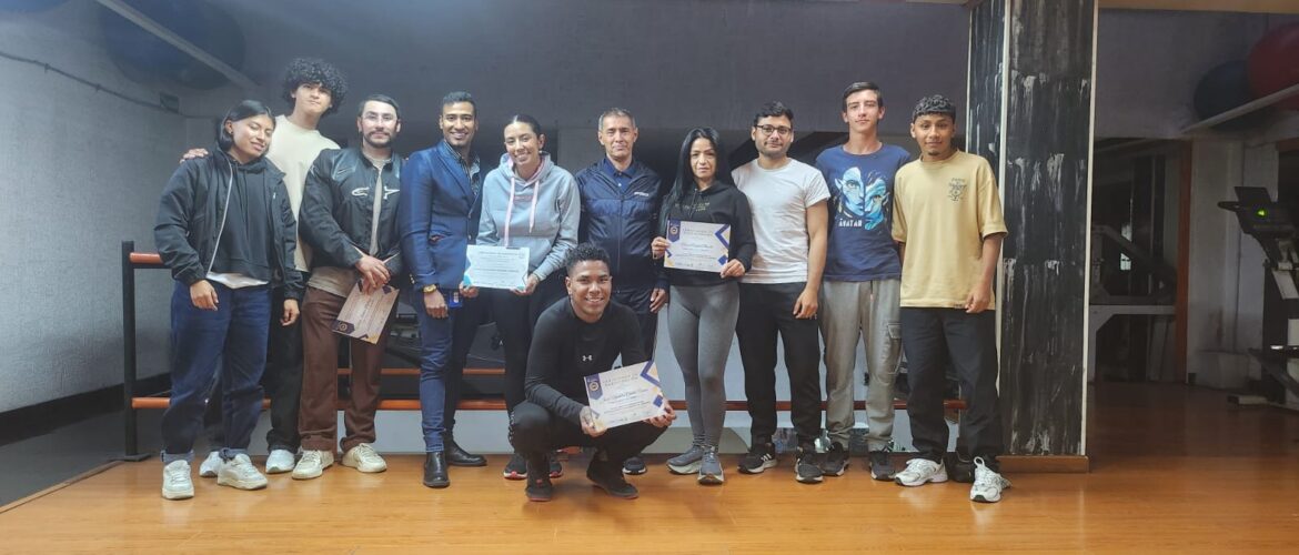 Asistentes al Diplomado con su certificado respectivo