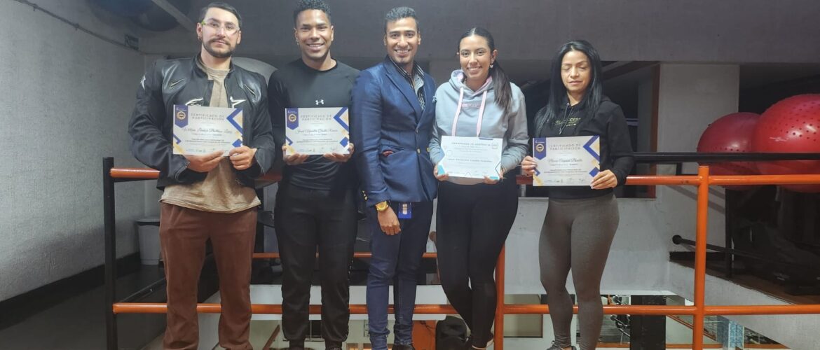 Asistentes al Diplomado con su certificado respectivo