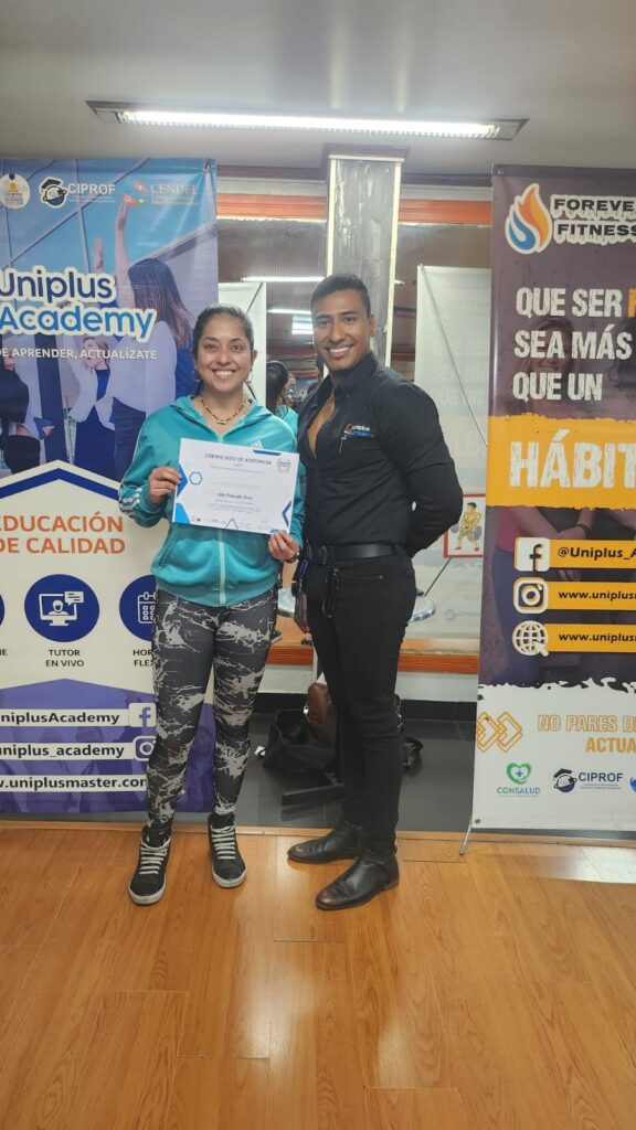 Director académico Adolfo Asprilla con asistente del diplomado
